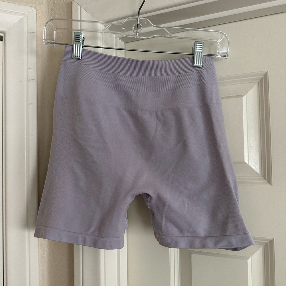 Alphalete Amplify Shorts 4.5’’ - Misty Lilac